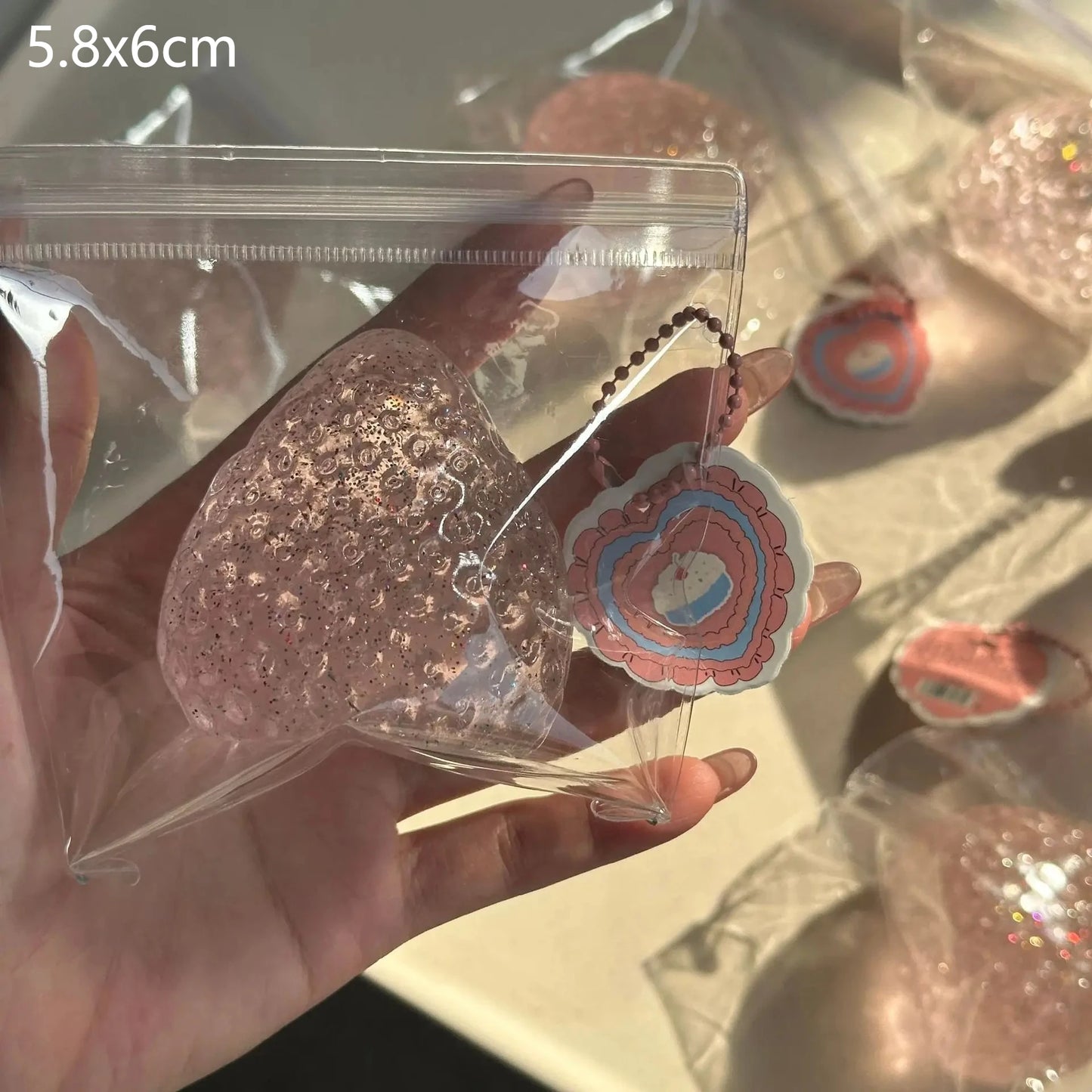 Squishy fraise ultra doux à effet slow rise pour soulager le stress.