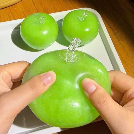 Squishy Slush à la Pomme Verte ultra doux à effet slow rise pour soulager le stress.
