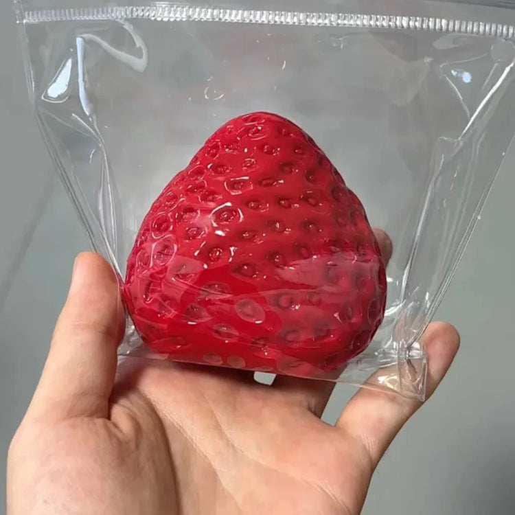 Squishy fraise ultra doux à effet slow rise pour soulager le stress.